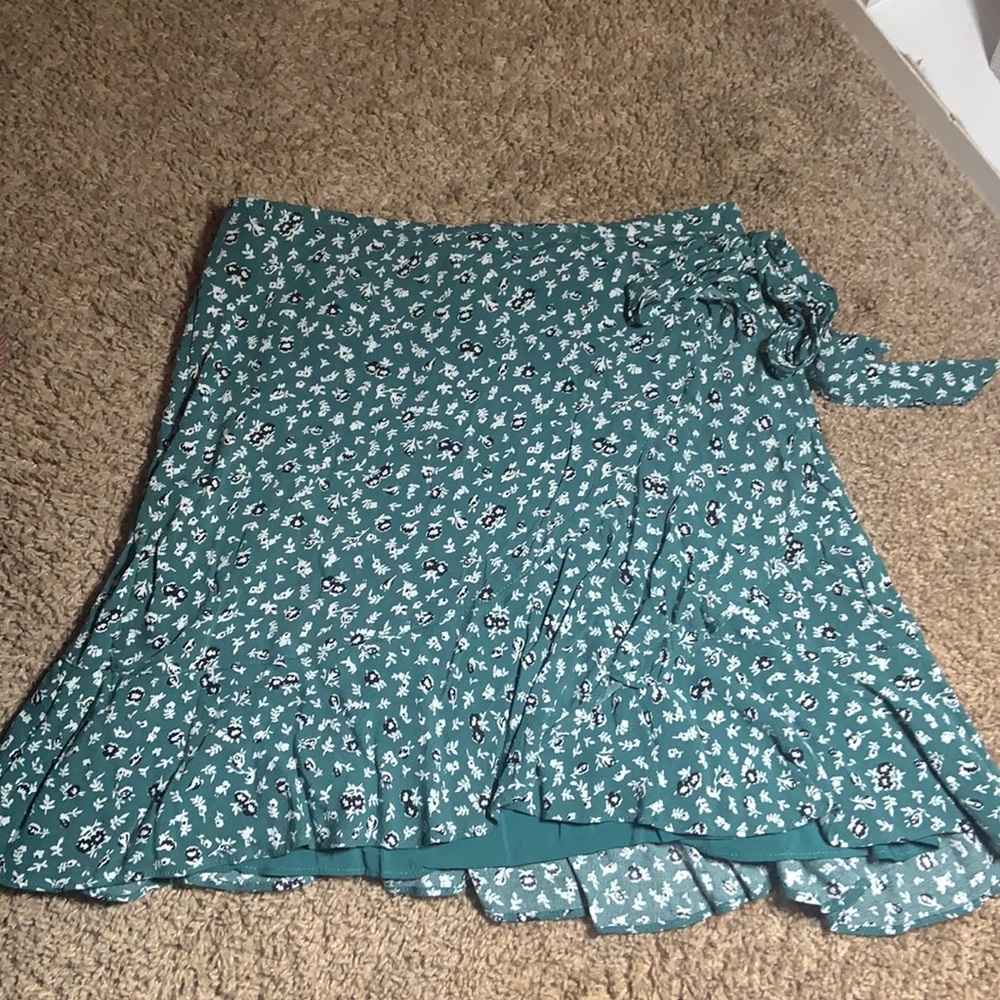 Abercrombie and Fitch Floral Wrap Skirt size small